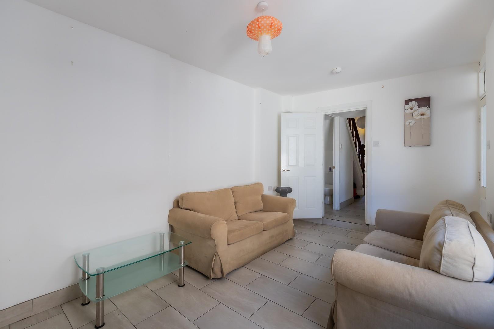 Mackintosh Place, Roath — photograph 4